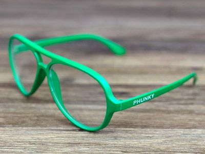 Aviator type bril in het groen en met transparante glazen